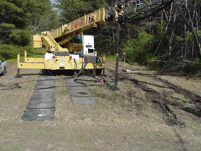 droga tymczasowa w lesie