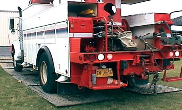 ciężki sprzęt budowlany na matach euromat