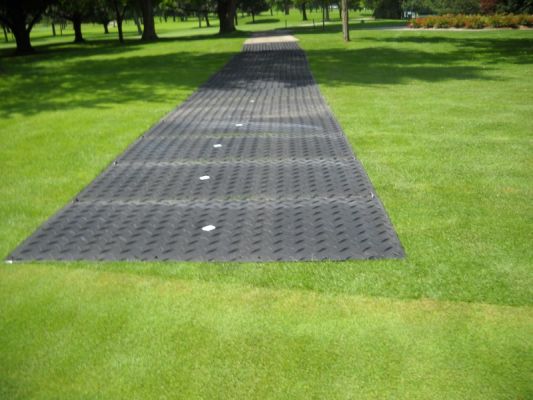 Drogi tymczasowe na polu golfowym