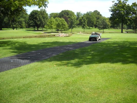 Drogi tymczasowe na polu golfowym