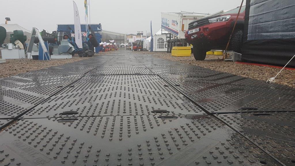 Drogi tymczasowe wykorzystane na terenie wystaw.