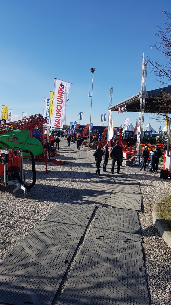 Drogi tymczasowe wykorzystane na terenie wystaw rolniczych.