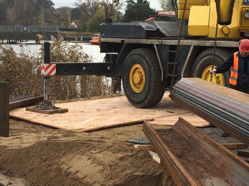 Platforma robocza na placu budowy.