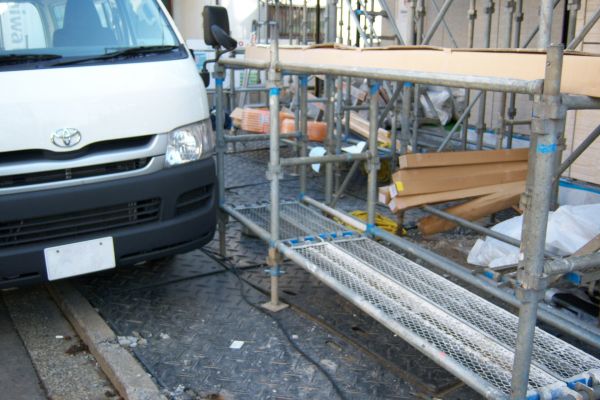 Droga tymczasowa przy budowie domów tymczasowych