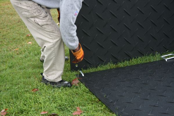 Droga tymczasowa przy budowie domów tymczasowych