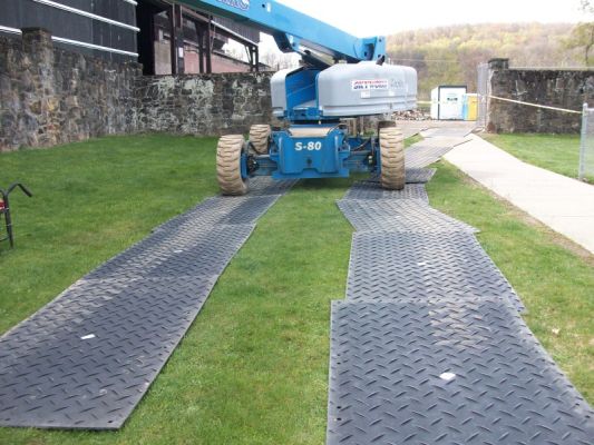 Droga tymczasowa przy budowie domów tymczasowych