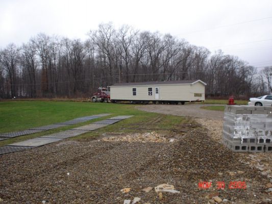 Droga tymczasowa przy budowie domów tymczasowych