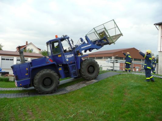 Droga tymczasowa przy budowie domów tymczasowych