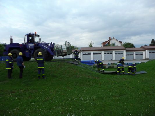 Droga tymczasowa na pagórkowatym terenie