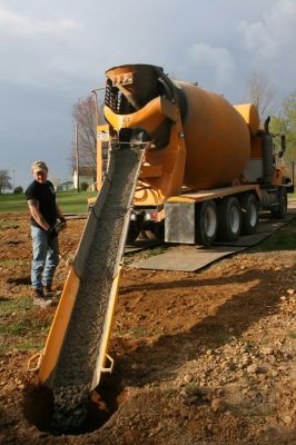 betoniarka na drodze tymczasowej